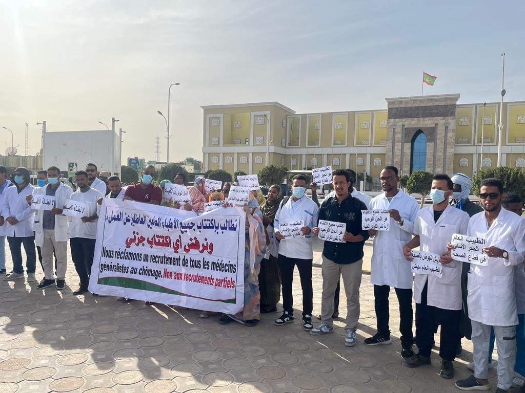 Sit-in de médecins généralistes pour demander leur recrutement 