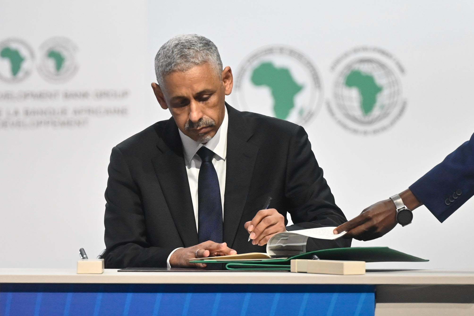 M. Sidi Ould Tah prend ses fonctions en tant que neuvième président du Groupe de la BAD