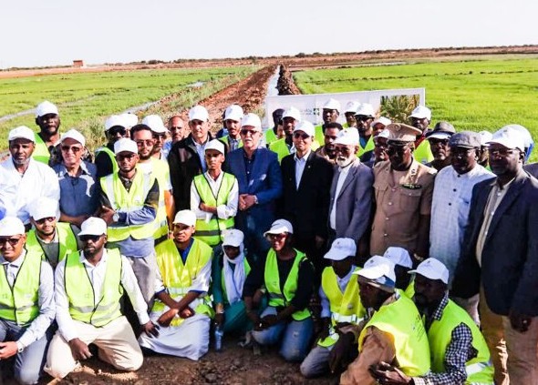 Les ministres de l’autonomisation des jeunes et de l’Agriculture visitent un projet agricole au Trarza
