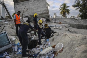 Le séisme en Haïti a fait au moins 724 morts et 2 800 blessés, selon un nouveau bilan