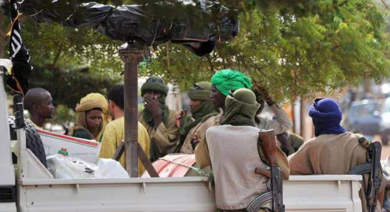 Mali: une dizaine de militaires maliens et russes tués par le Jnim près de Nampala