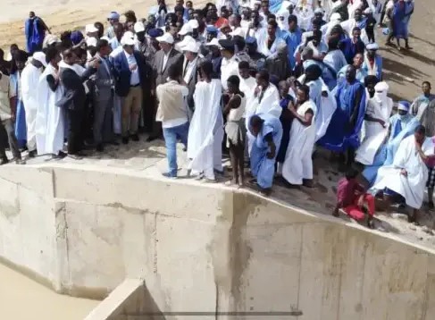 Le ministre de l’agriculture depuis le barrage d’Oum Avnadech promet l’arrivée du matériel agricole avant la fin de la saison 