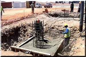 Zoueratt/ protestation d’ouvriers du bâtiment contre l’emploi de la main-d’œuvre étrangère dans des projets d’Etat.